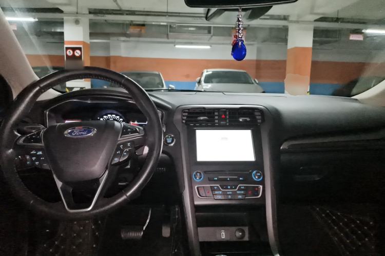 Used Ford Mondeo 2017 EcoBoost 200 Luxury Model Center Console