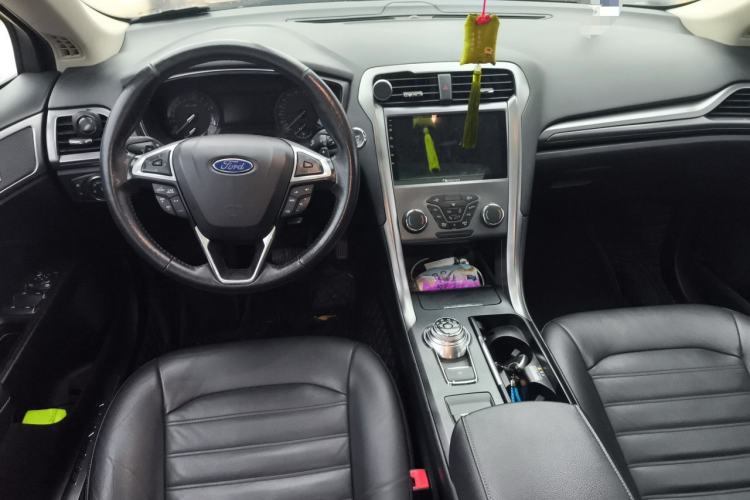 Used Ford Mondeo 2017 EcoBoost 180 Stylish Model Center Console