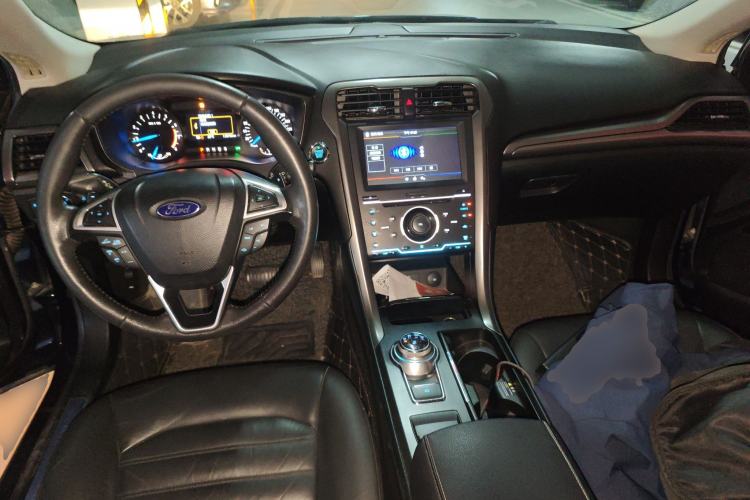 Used Ford Mondeo 2017 EcoBoost 180 Stylish Model Center Console