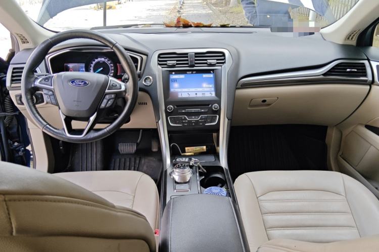 Used Ford Mondeo 2017 EcoBoost 180 Luxury Model Center Console