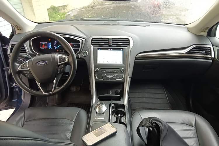 Used Ford Mondeo 2017 EcoBoost 180 Luxury Model Center Console
