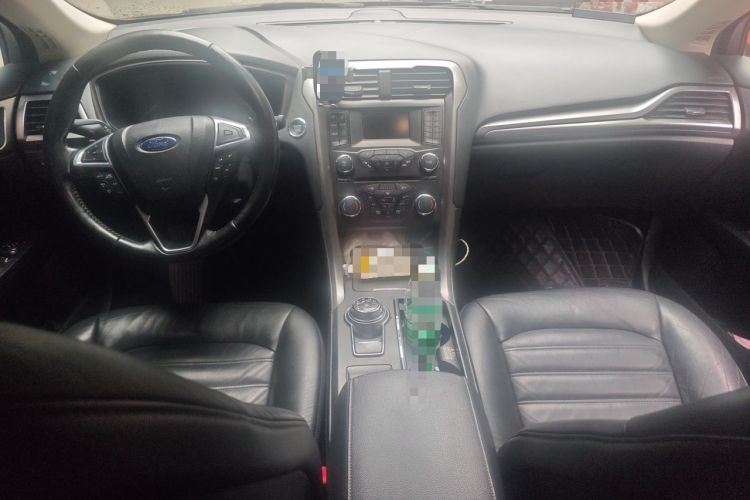 Used Ford Mondeo 2017 EcoBoost 180 Stylish Model Center Console
