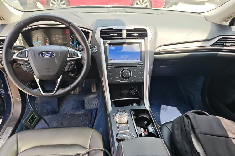 Used Ford Mondeo 2017 EcoBoost 180 Stylish Model Center Console