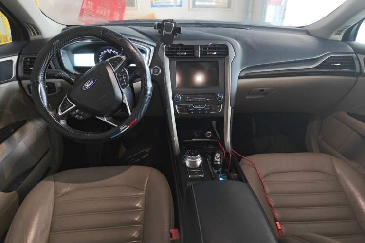 Used Ford Mondeo 2017 EcoBoost 200 Luxury Model Center Console