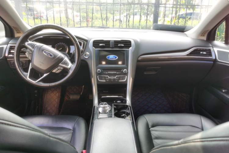 Used Ford Mondeo 2017 EcoBoost 200 Luxury Model Center Console