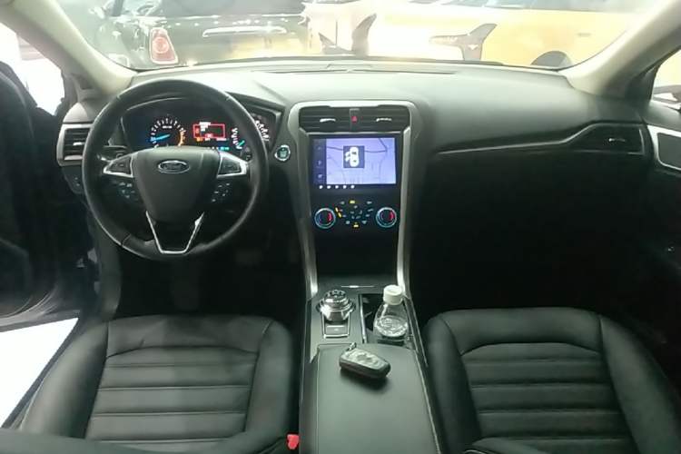 Used Ford Mondeo 2017 EcoBoost 180 Stylish Model Center Console