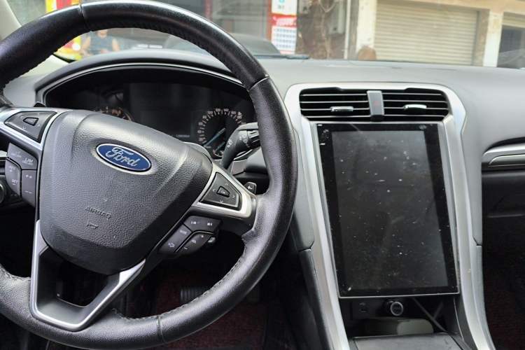 Used Ford Mondeo 2017 EcoBoost 180 Stylish Model Center Console