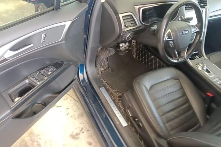 Used Ford Mondeo 2017 Facelifted EcoBoost 200 Luxury Version Driver Seat