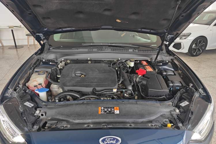 Used Ford Mondeo 2017 EcoBoost 180 Luxury Model Engine Bay
