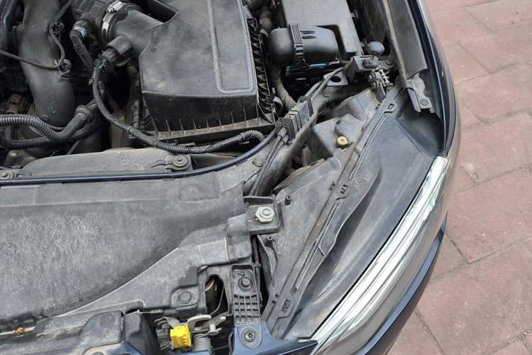 Used Ford Mondeo 2017 EcoBoost 180 Stylish Model Engine Bay Left