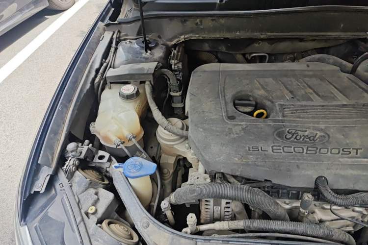 Used Ford Mondeo 2017 EcoBoost 180 Stylish Model Engine Bay Right