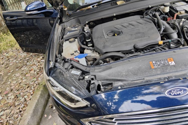 Used Ford Mondeo 2017 EcoBoost 180 Luxury Model Engine Bay Right