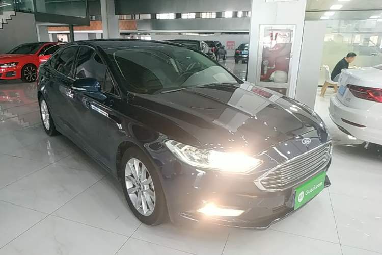 Used Ford Mondeo 2017 EcoBoost 180 Stylish Model Front Right 45 Deg