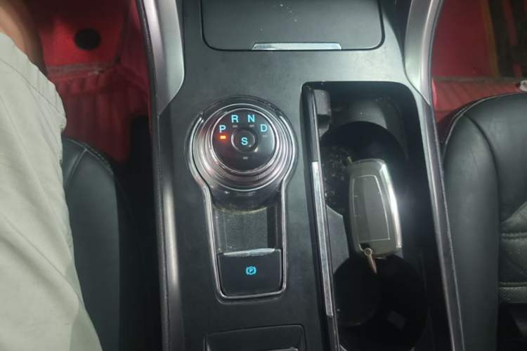 Used Ford Mondeo 2017 EcoBoost 180 Ultimate Model Gear Lever