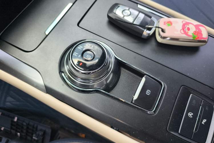 Used Ford Mondeo 2017 EcoBoost 180 Luxury Model Gear Lever