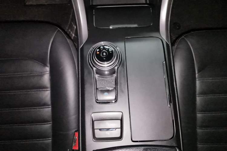 Used Ford Mondeo 2017 EcoBoost 200 Luxury Model Gear Lever