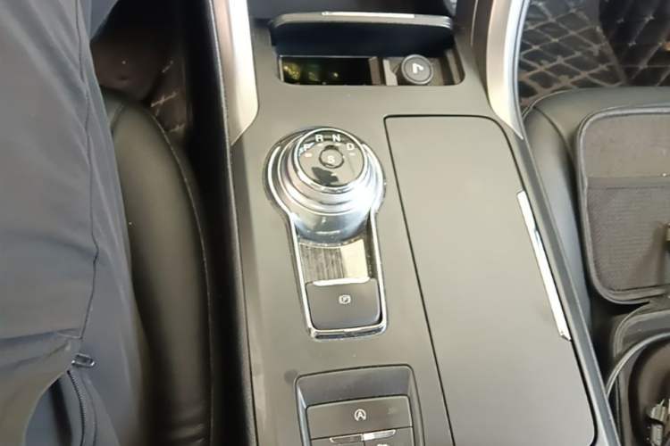 Used Ford Mondeo 2017 Facelifted EcoBoost 200 Luxury Version Gear Lever
