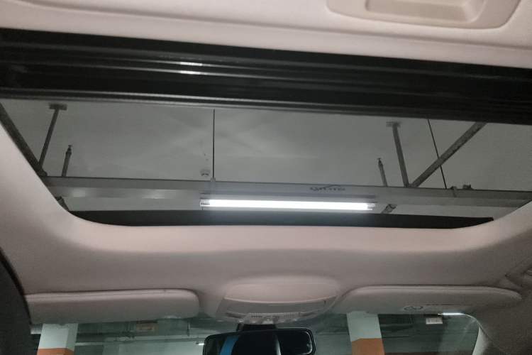 Used Ford Mondeo 2017 EcoBoost 200 Luxury Model Headliner