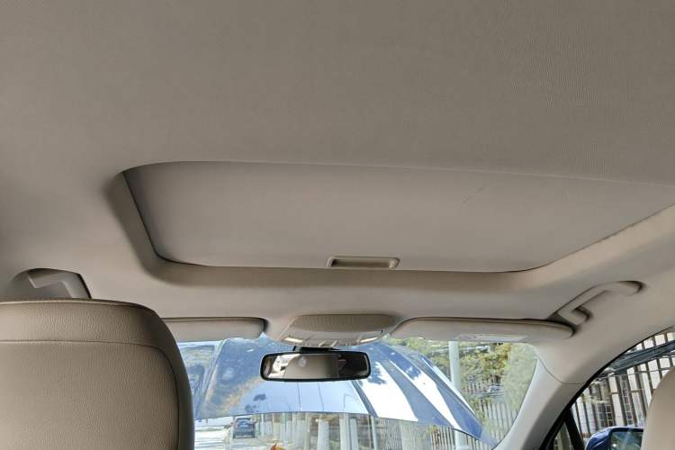 Used Ford Mondeo 2017 EcoBoost 180 Luxury Model Headliner