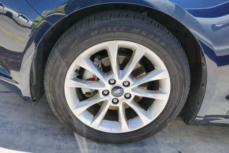 Used Ford Mondeo 2017 EcoBoost 180 Stylish Model Left Front Wheel Hub
