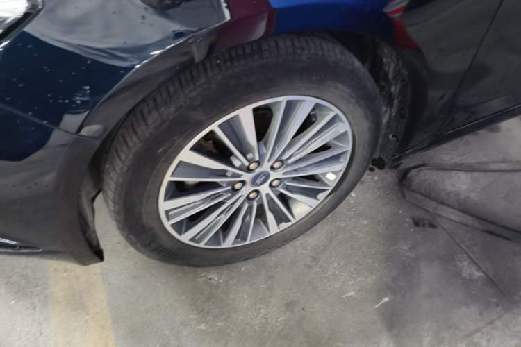 Used Ford Mondeo 2017 EcoBoost 180 Stylish Model Left Front Wheel Hub