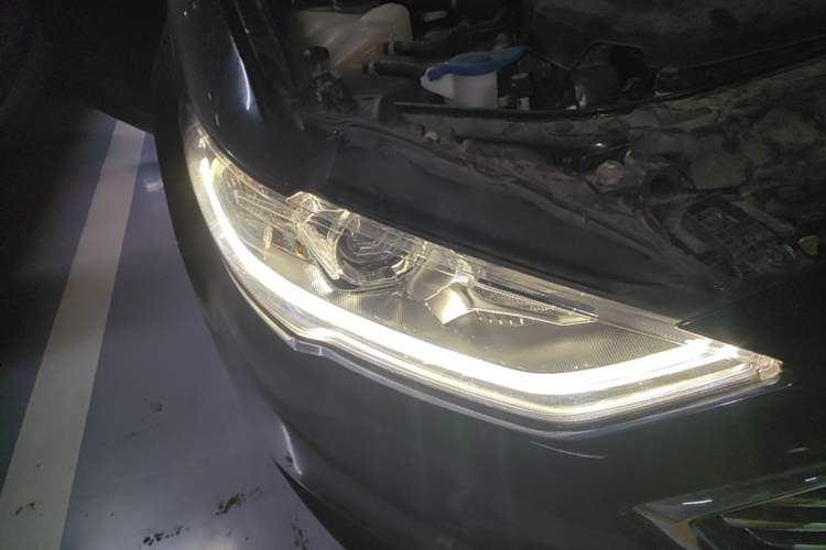 Used Ford Mondeo 2017 EcoBoost 200 Stylish Model Right Front Headlight