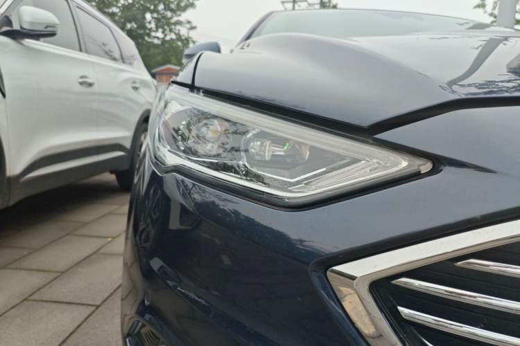 Used Ford Mondeo 2017 Restyled EcoBoost 180 Luxury Version Right Front Headlight