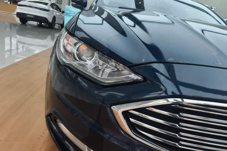 Used Ford Mondeo 2017 EcoBoost 180 Stylish Model Right Front Headlight