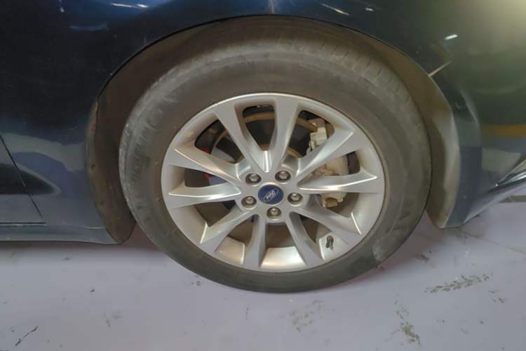 Used Ford Mondeo 2017 EcoBoost 200 Stylish Model Right Front Wheel Hub