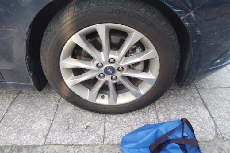 Used Ford Mondeo 2017 Facelifted EcoBoost 180 Fashion Edition Right Front Wheel Hub