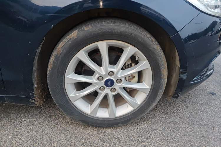 Used Ford Mondeo 2017 EcoBoost 180 Stylish Model Right Front Wheel Hub