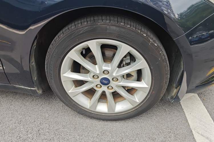 Used Ford Mondeo 2017 EcoBoost 180 Stylish Model Right Front Wheel Hub