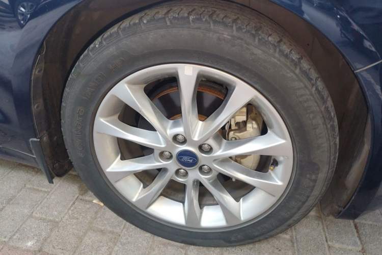Used Ford Mondeo 2017 EcoBoost 200 Luxury Model Right Front Wheel Hub
