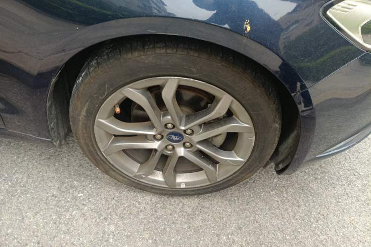 Used Ford Mondeo 2017 EcoBoost 245 Luxury Sport Model Right Front Wheel Hub
