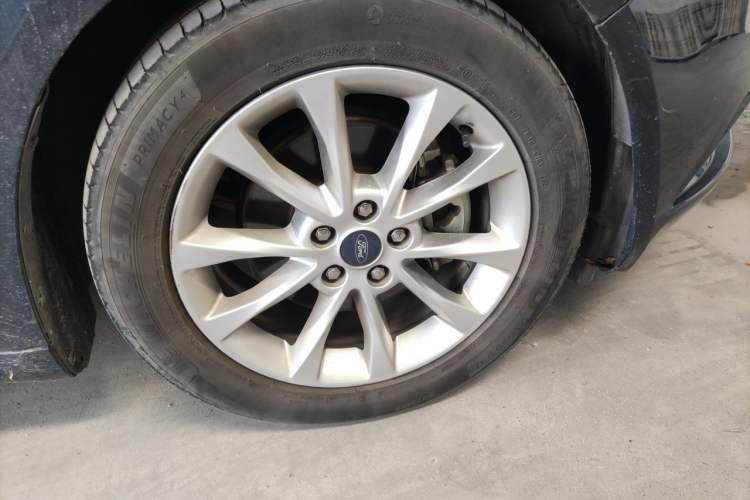 Used Ford Mondeo 2017 EcoBoost 200 Stylish Model Right Front Wheel Hub
