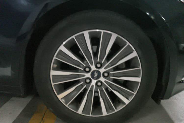 Used Ford Mondeo 2017 EcoBoost 200 Luxury Model Right Front Wheel Hub