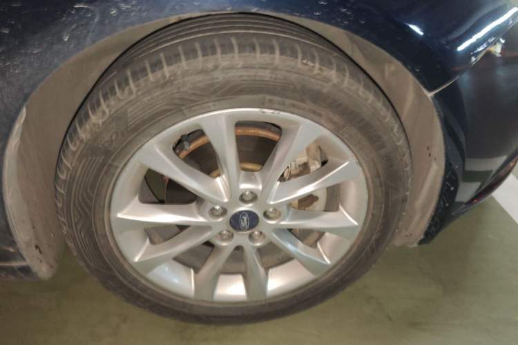 Used Ford Mondeo 2017 EcoBoost 180 Stylish Model Right Front Wheel Hub