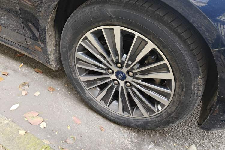 Used Ford Mondeo 2017 EcoBoost 180 Luxury Model Right Front Wheel Hub