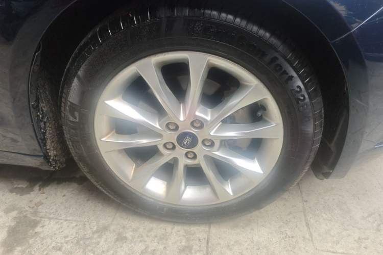 Used Ford Mondeo 2017 EcoBoost 180 Stylish Model Right Front Wheel Hub
