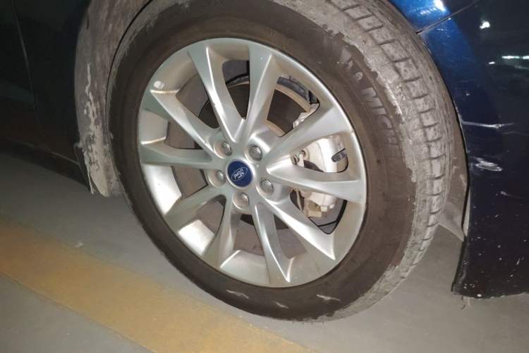 Used Ford Mondeo 2017 EcoBoost 180 Stylish Model Right Front Wheel Hub