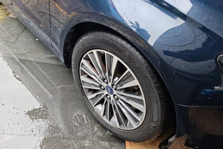 Used Ford Mondeo 2017 EcoBoost 200 Luxury Model Right Front Wheel Hub