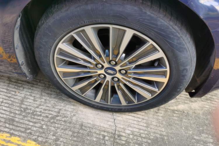 Used Ford Mondeo 2017 EcoBoost 200 Luxury Model Right Front Wheel Hub