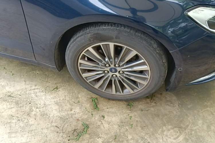 Used Ford Mondeo 2017 Facelifted EcoBoost 200 Luxury Version Right Front Wheel Hub