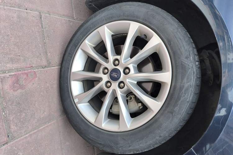 Used Ford Mondeo 2017 EcoBoost 180 Stylish Model Right Front Wheel Hub