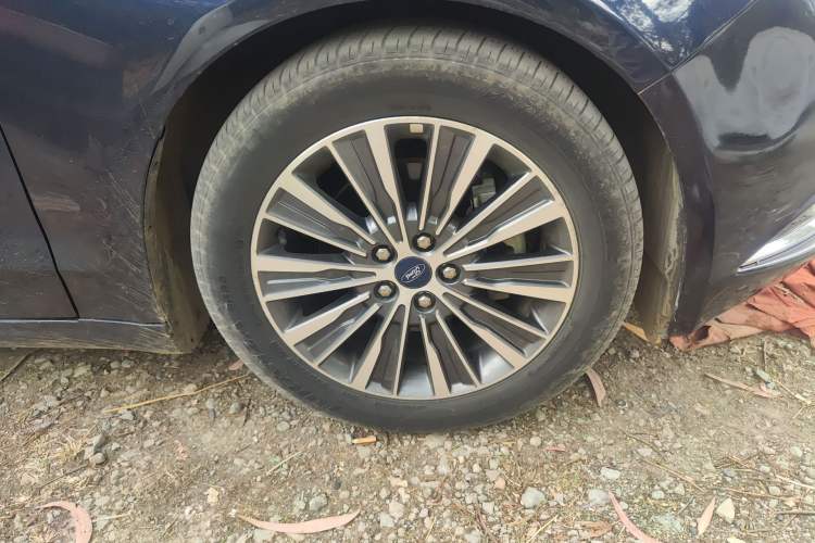 Used Ford Mondeo 2017 EcoBoost 180 Luxury Model Right Front Wheel Hub