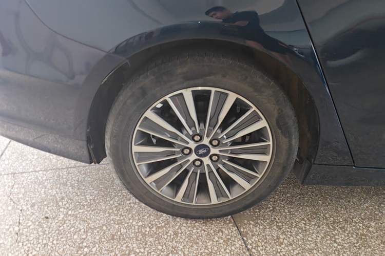 Used Ford Mondeo 2017 EcoBoost 180 Luxury Model Right Rear Wheel Hub