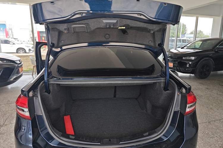 Used Ford Mondeo 2017 EcoBoost 180 Luxury Model Trunk