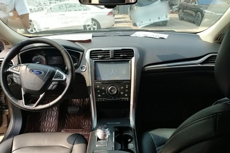 Used Ford Mondeo 2017 EcoBoost 180 Stylish Model Center Console