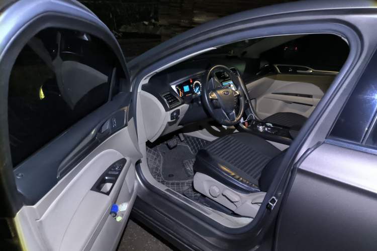 Used Ford Mondeo 2017 EcoBoost 180 Comfort Model Driver Seat
