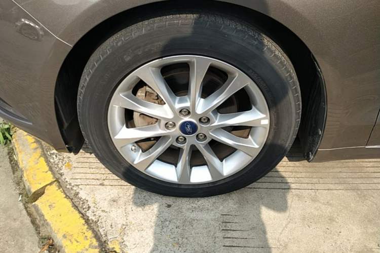 Used Ford Mondeo 2017 EcoBoost 180 Stylish Model Left Front Wheel Hub